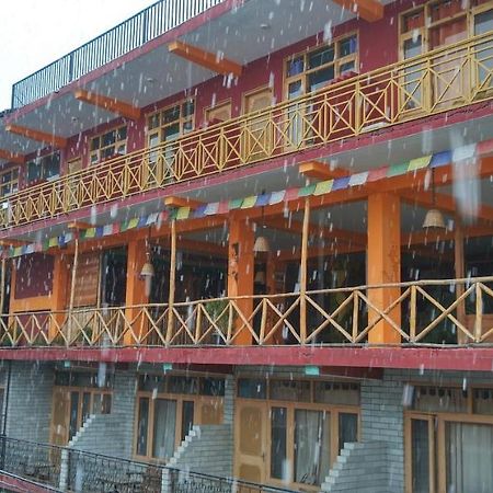 Rasta Cafe And Lodge Manāli Exterior foto